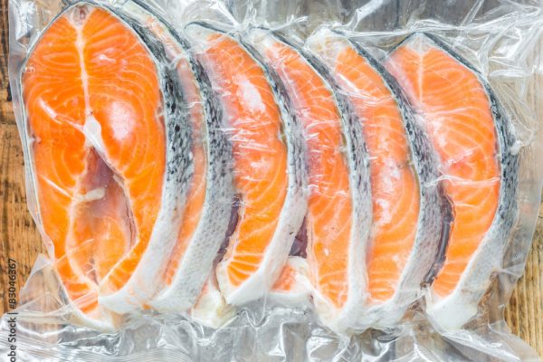 tranci di salmone congelato sottovuoto